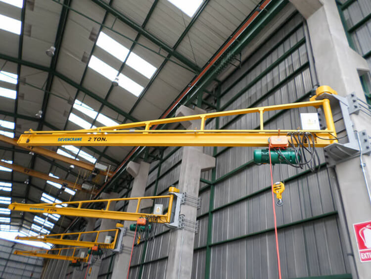 Wall-mounted jib crane